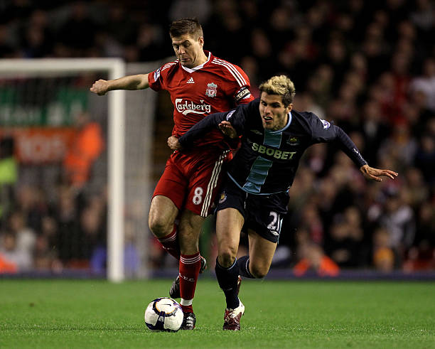 遵循严格的 遵循严格的