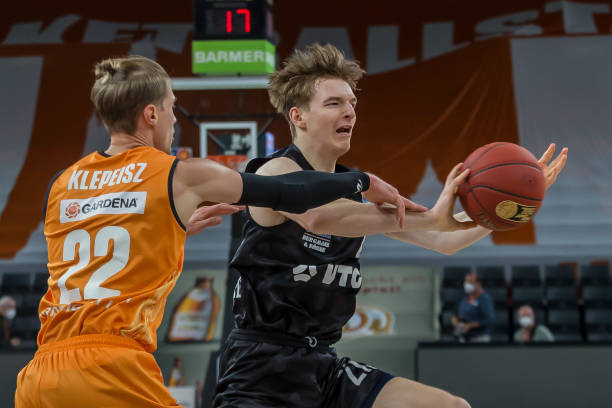 备受瞩目的 备受瞩目的